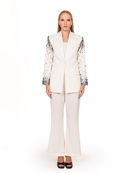 Tailored suit in  crème crepe