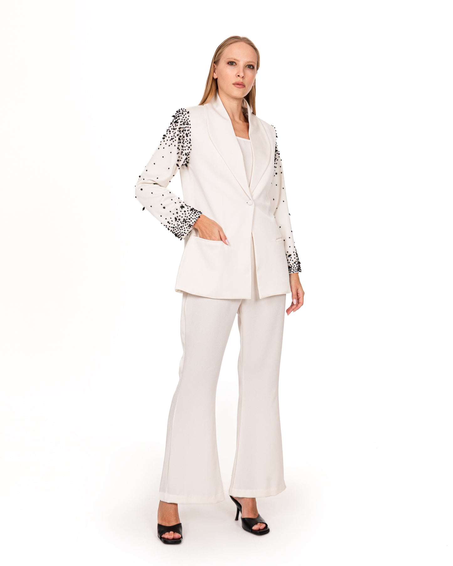 Tailored suit in  crème crepe